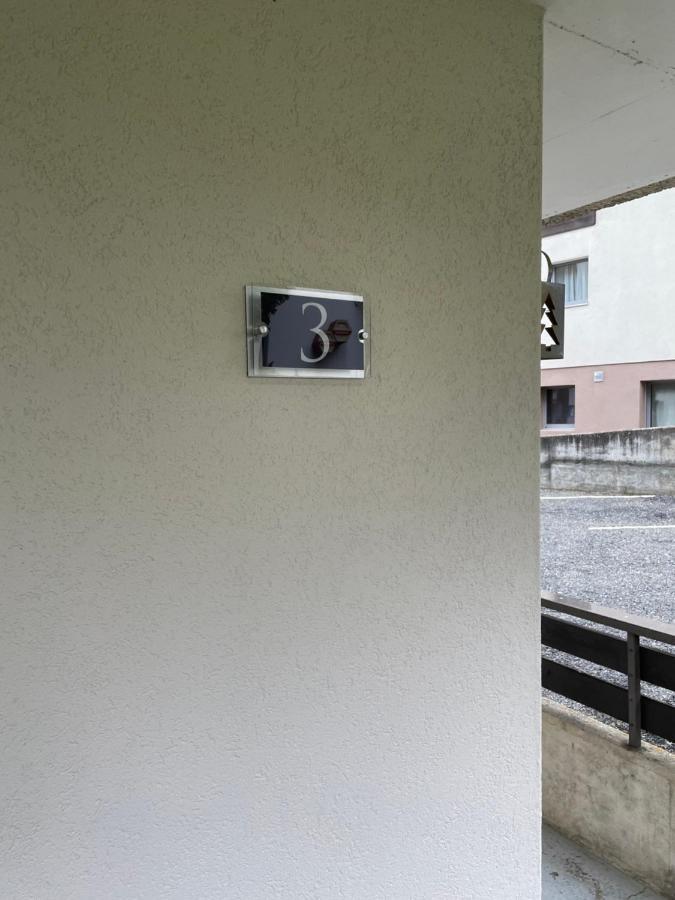 Modern Taesch Apartment With Free Parking Exterior photo