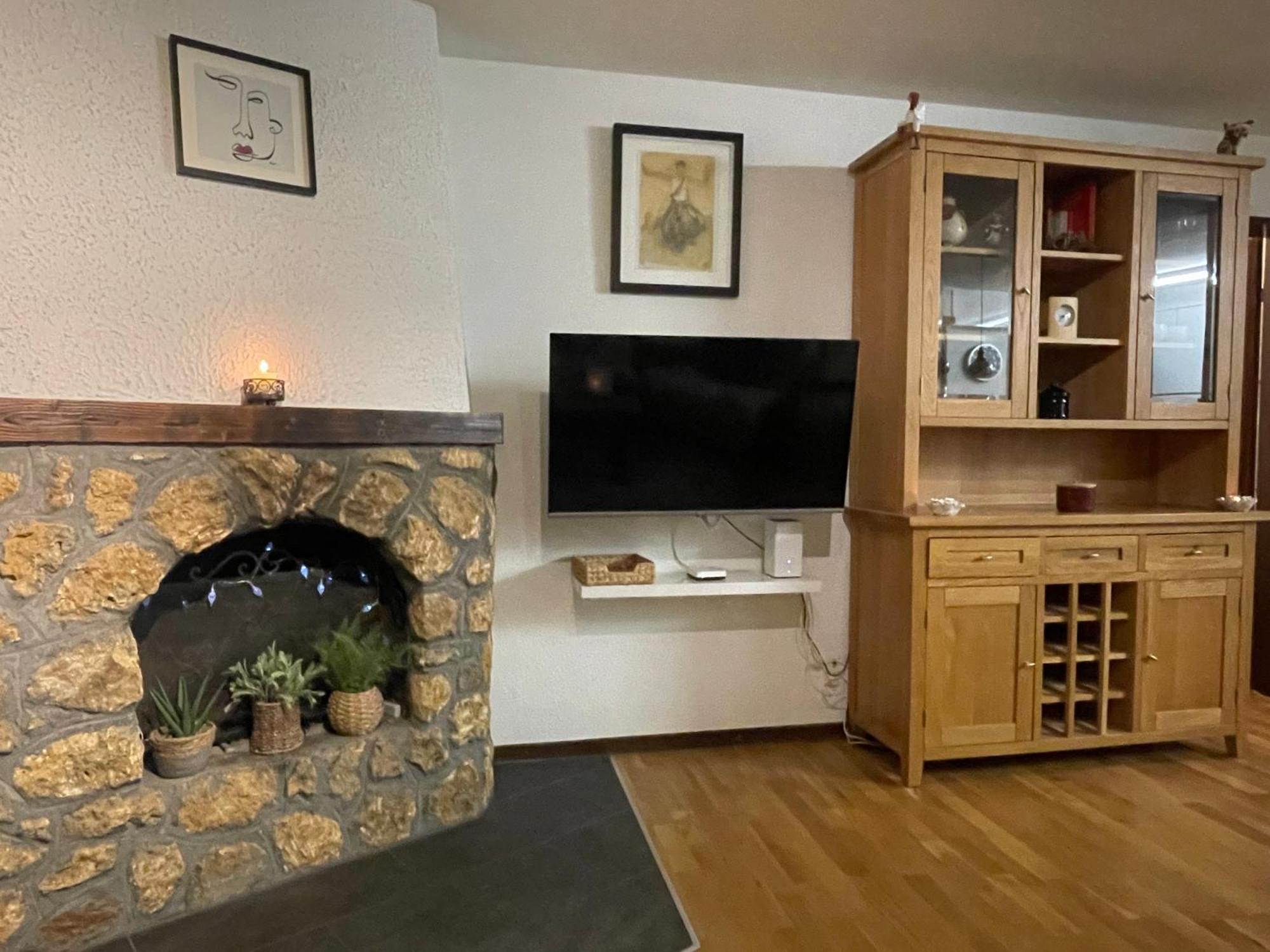 Modern Taesch Apartment With Free Parking Exterior photo