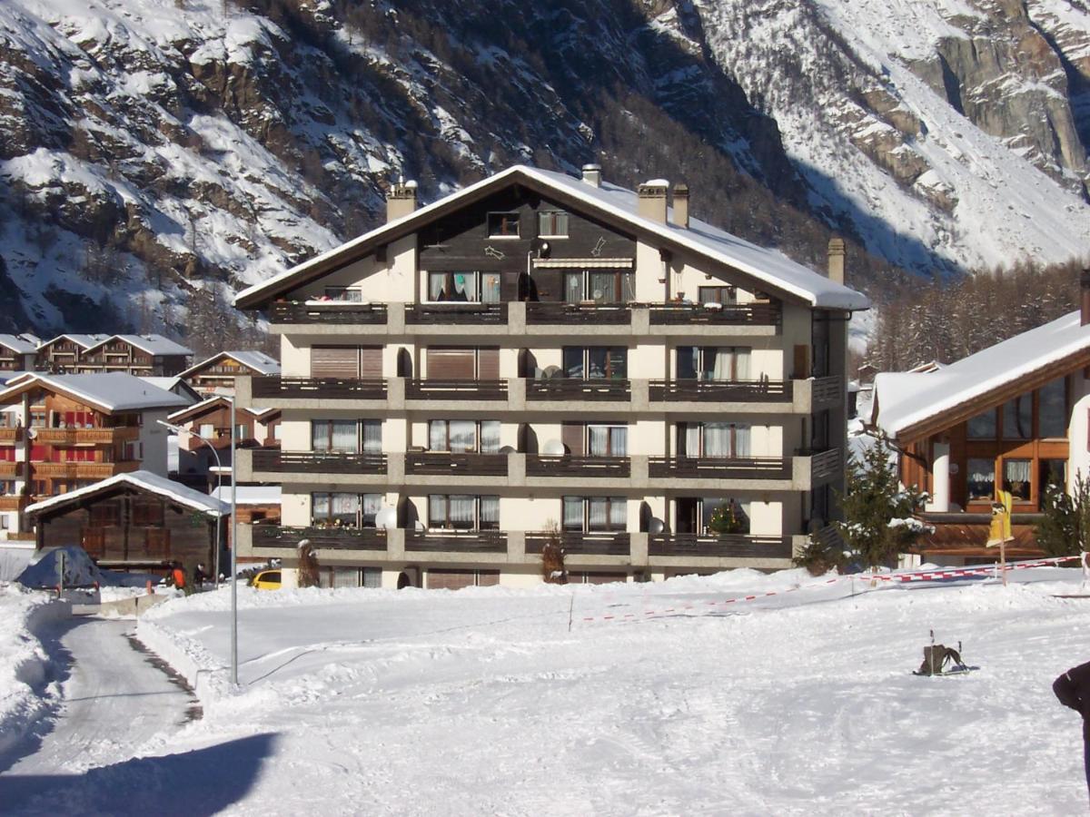 Modern Taesch Apartment With Free Parking Exterior photo