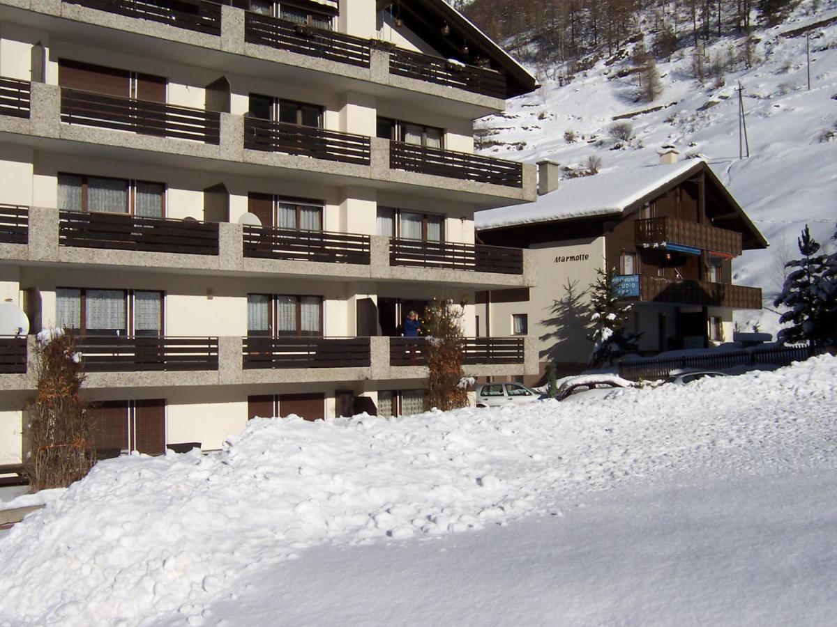 Modern Taesch Apartment With Free Parking Exterior photo