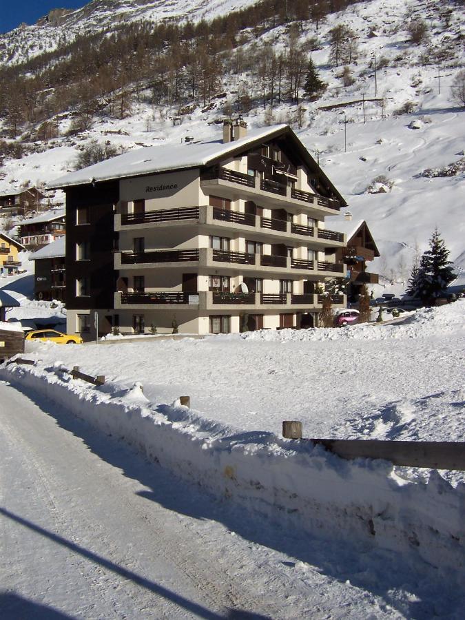 Modern Taesch Apartment With Free Parking Exterior photo